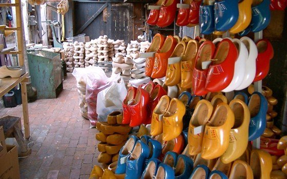 荷兰旅游纪念品：荷兰木鞋-荷兰传统木鞋工艺,欧洲,欧洲网