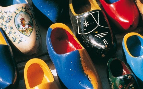 荷兰旅游纪念品：荷兰木鞋-荷兰传统木鞋工艺,欧洲,欧洲网
