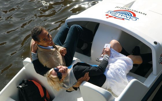 阿姆斯特丹旅游：运河上乘坐脚踏船(pedal boat),欧洲,欧洲网