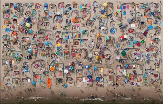 波兰北部的波罗的海沙滩游客使用“沙滩分隔帘”,欧洲,欧洲网