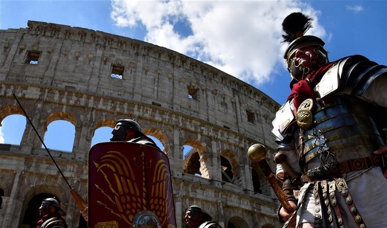罗马建城2770周年:意大利古罗马斗兽场附举行罗马建城2770周年游行,欧洲,欧洲网