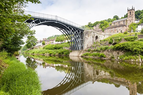 铁桥镇Ironbridge:英国赛文河畔铁桥小镇旅游景点维多利亚城博物馆等,欧洲