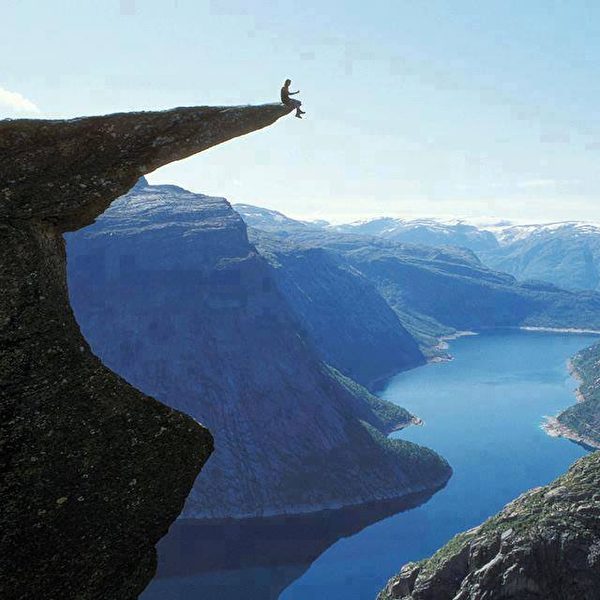 挪威巨人之舌Trolltunga:欧达小镇Skjeggedal峡谷奇石-恶魔巨人之舌,欧洲,欧洲网