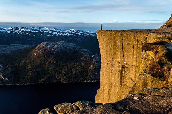 挪威圣坛岩Preikestolen/PulpitRock:挪威三大奇石之吕瑟峡湾圣坛岩,欧洲,欧洲网