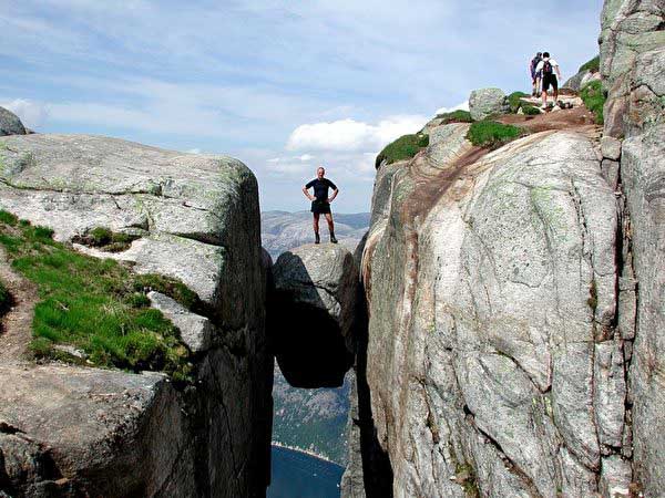 挪威奇迹岩Kjeragbolten/Kjerag:谢拉格山巨岩裂缝中的奇石-奇迹岩,欧洲,欧洲网