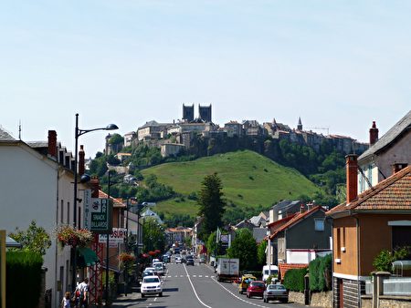 法国康塔尔省Cantal的古老小城:圣弗卢尔Saint Flour-火山高原上的,欧洲,欧洲网