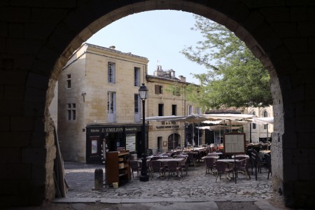 法国波尔多Bordeaux葡萄酒产区圣埃米利翁的村庄景色:白马堡酒庄等,欧洲,欧洲网