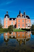 法国安省沙特拉尔镇的红色古堡:克乐伊特堡Château des Creusettes