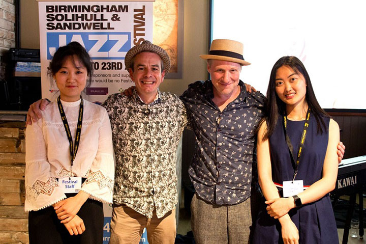 “海上钢琴师”掀起音乐节高潮，获得BBC青睐-薛小琳和谢丽霜的斗琴创意,欧洲,欧洲网