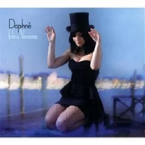 法语歌曲歌词：Oublier La Ville 歌手：Daphne 专辑：Bleu Venise,欧洲,欧洲网