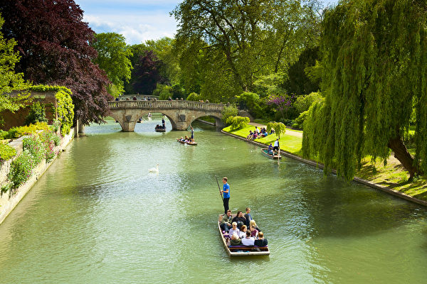 英国剑桥大学旅游-泛舟剑河，参观剑桥大学国王学院，三一学院,欧洲,欧洲网