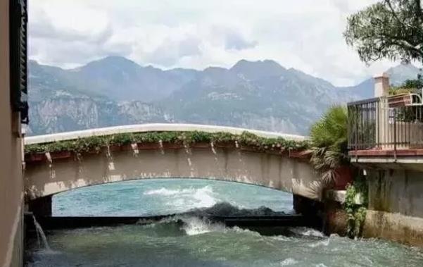 Fiume aril：位于意大利维罗纳省malcesine小镇-世界上最短的一条河,欧洲,欧洲网