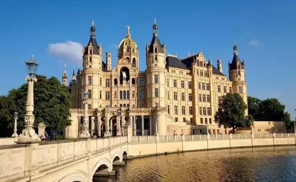 德国什未林城堡Schweriner Schloss:童话般的水上古堡-什未林城堡,欧洲,欧洲网