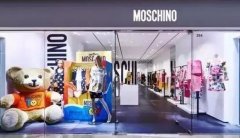Moschino女装品牌:意大利米兰Aeffe旗下牛仔装晚宴装-以设计怪异著称