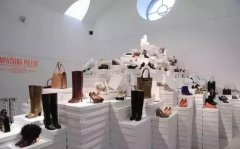 POLLINI品牌:意大利米兰Aeffe旗下男女装皮鞋,手袋,手提包,旅行箱,配饰等