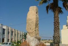 马耳他考古遗址十字架竖石纪念碑Triq Ir-Ramlija, Ħal Kirkop, Malta