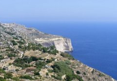 马耳他旅游：丁格里峭壁（Dingli Cliffs）马耳他岛的最高点