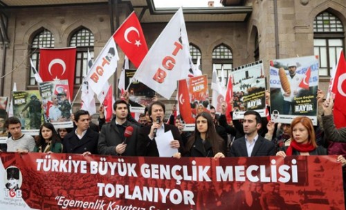 土耳其青年会在安卡拉国会大厦外 反对总统扩权,欧洲,欧洲网