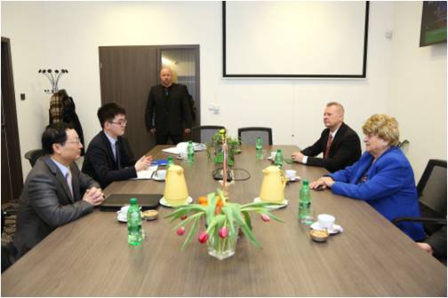 驻斯洛伐克大使林琳访问布拉迪斯拉发经济与公共管理学院,欧洲,欧洲网