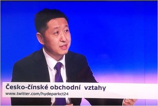 捷克国家电视台24小时新闻频道《90分钟》采访陈建军政务参赞,欧洲,欧洲网