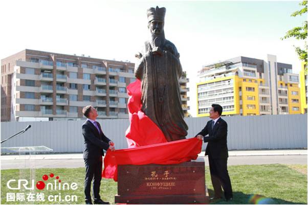 张春贤访问塞尔维亚 与贝尔格莱德市长马利在原驻南使馆旧址凭吊,欧洲,欧洲网