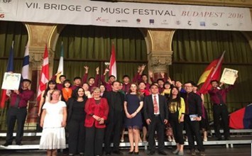 匈牙利音乐桥艺术节 希腊柯达伊学院院长教大家合唱经典卡农Baskros,欧洲