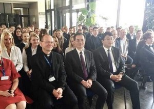 驻立陶宛大使魏瑞兴访中资企业ETI公司和考纳斯耶稣以德中学Kaunas,欧洲,欧洲网