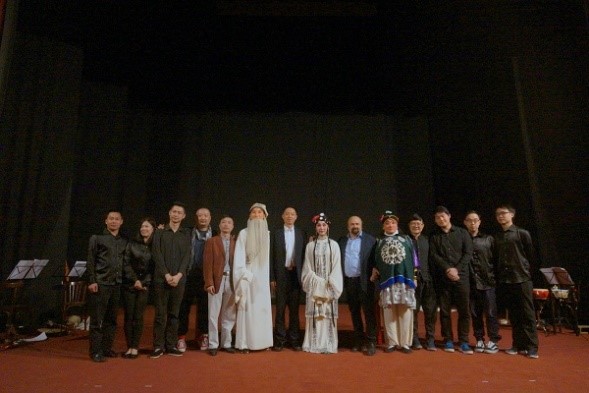 实验昆曲《椅子》亮相阿尔巴尼亚斯坎帕国际现代戏剧节,欧洲,欧洲网