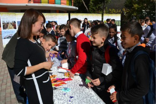 驻阿尔巴尼亚使馆与开设汉语课程中小学校举办中国日活动,欧洲