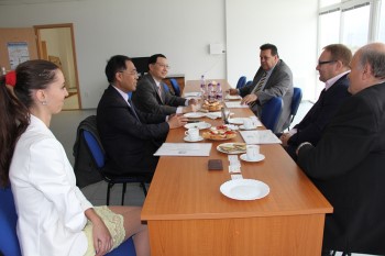 驻斯洛伐克大使林琳访问斯日利纳州的多式联运终端商务参赞于绪欣陪同,欧洲